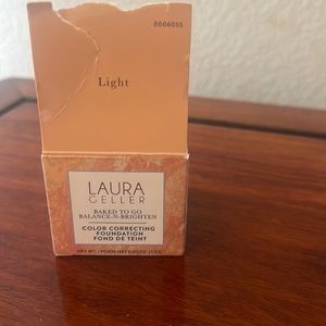 Laura Geller Baked to go Balance-n-Brighten in light